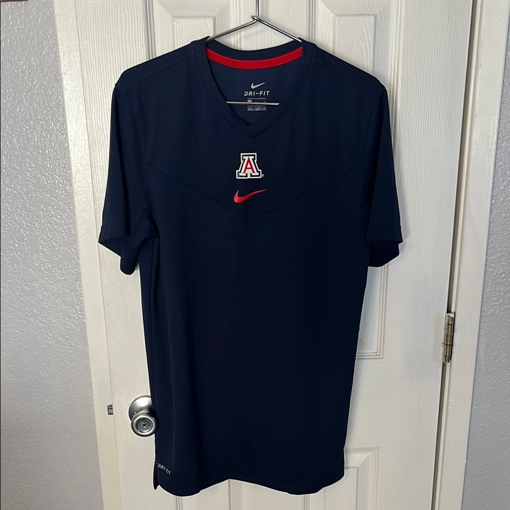 Nike Men's Navy Blue Dri-Fit Shirt